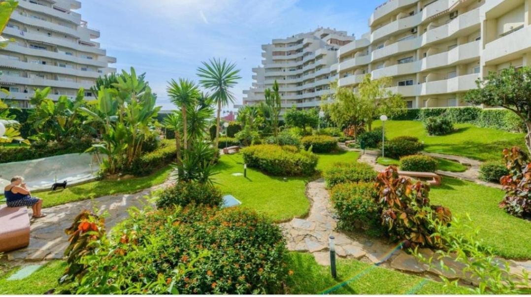Precioso Apartamento Con Piscinas Y Vistas Al Mar. Benalmádena Exteriör bild