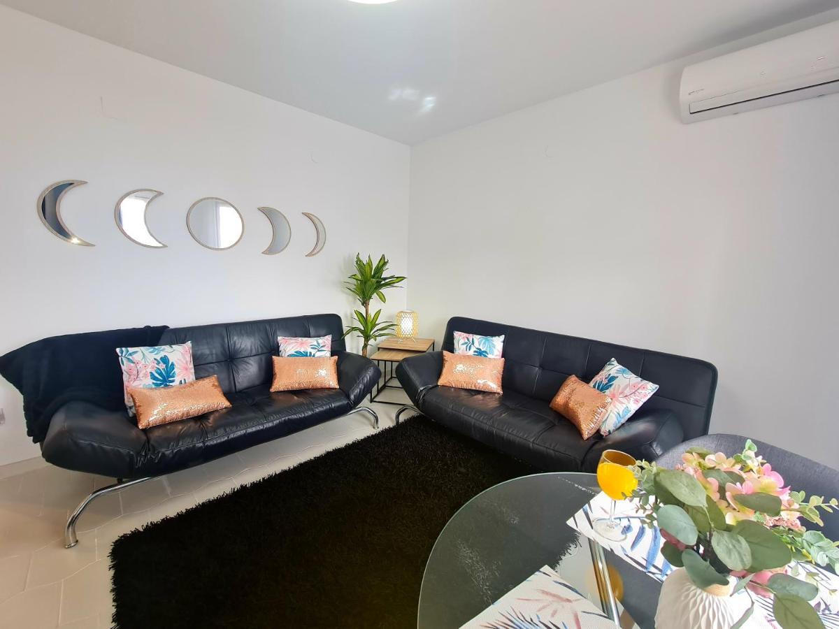 Precioso Apartamento Con Piscinas Y Vistas Al Mar. Benalmádena Exteriör bild