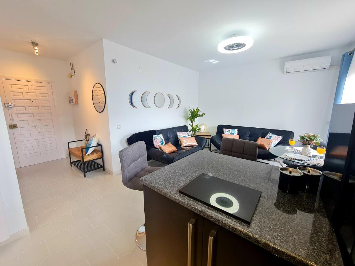 Precioso Apartamento Con Piscinas Y Vistas Al Mar. Benalmádena Exteriör bild