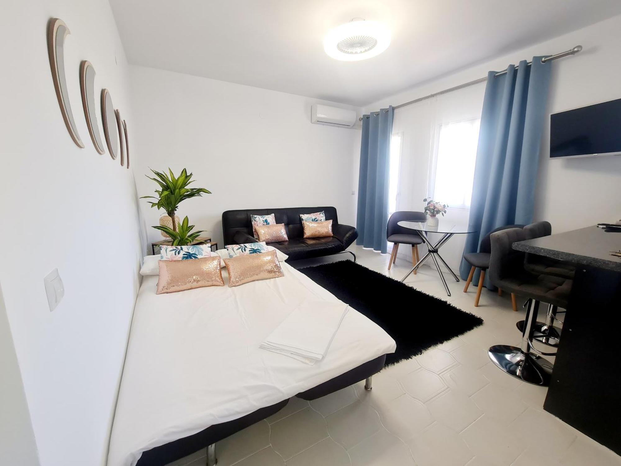 Precioso Apartamento Con Piscinas Y Vistas Al Mar. Benalmádena Exteriör bild